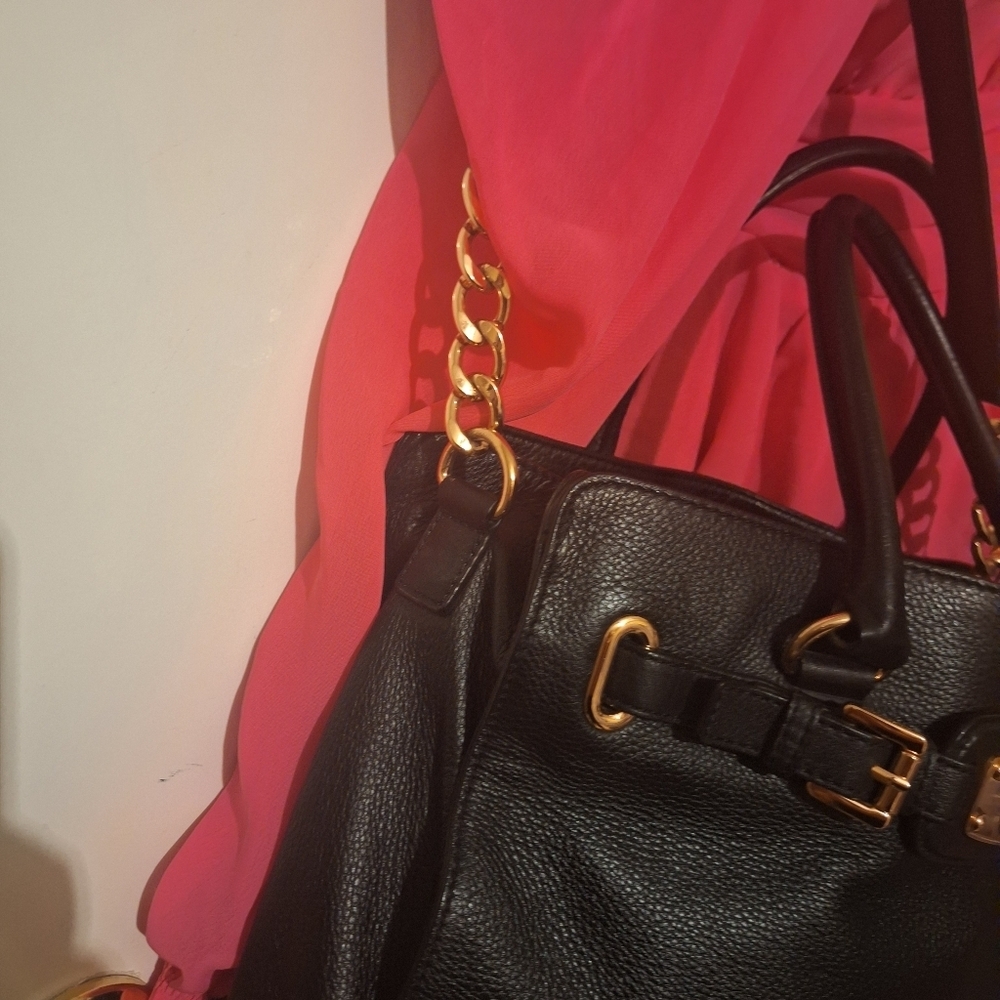 Michael Kors East West Bllack Pebble Leather Handbag - Picture 5 of 9